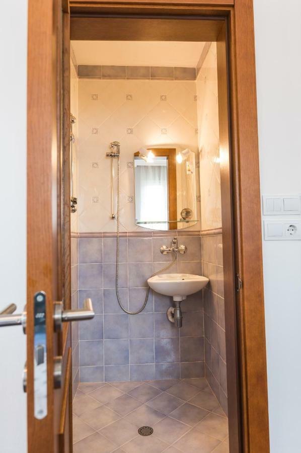 100 m2, 2 yatak odalı, 2 banyolu , Sofya Şehir Merkezi bölgesinde Dış mekan fotoğraf
